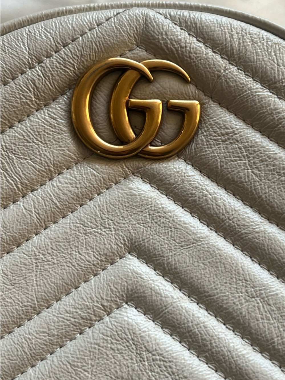 Gucci GG Marmont Mini Round Matelassé Leather Shoulder Bag White - Picture 4 of 11